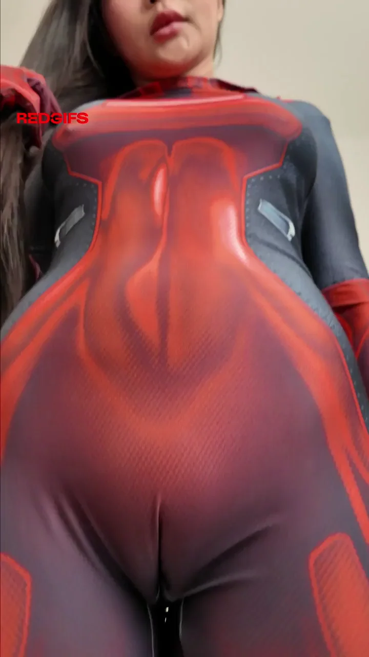 This cameltoe is going to make people look