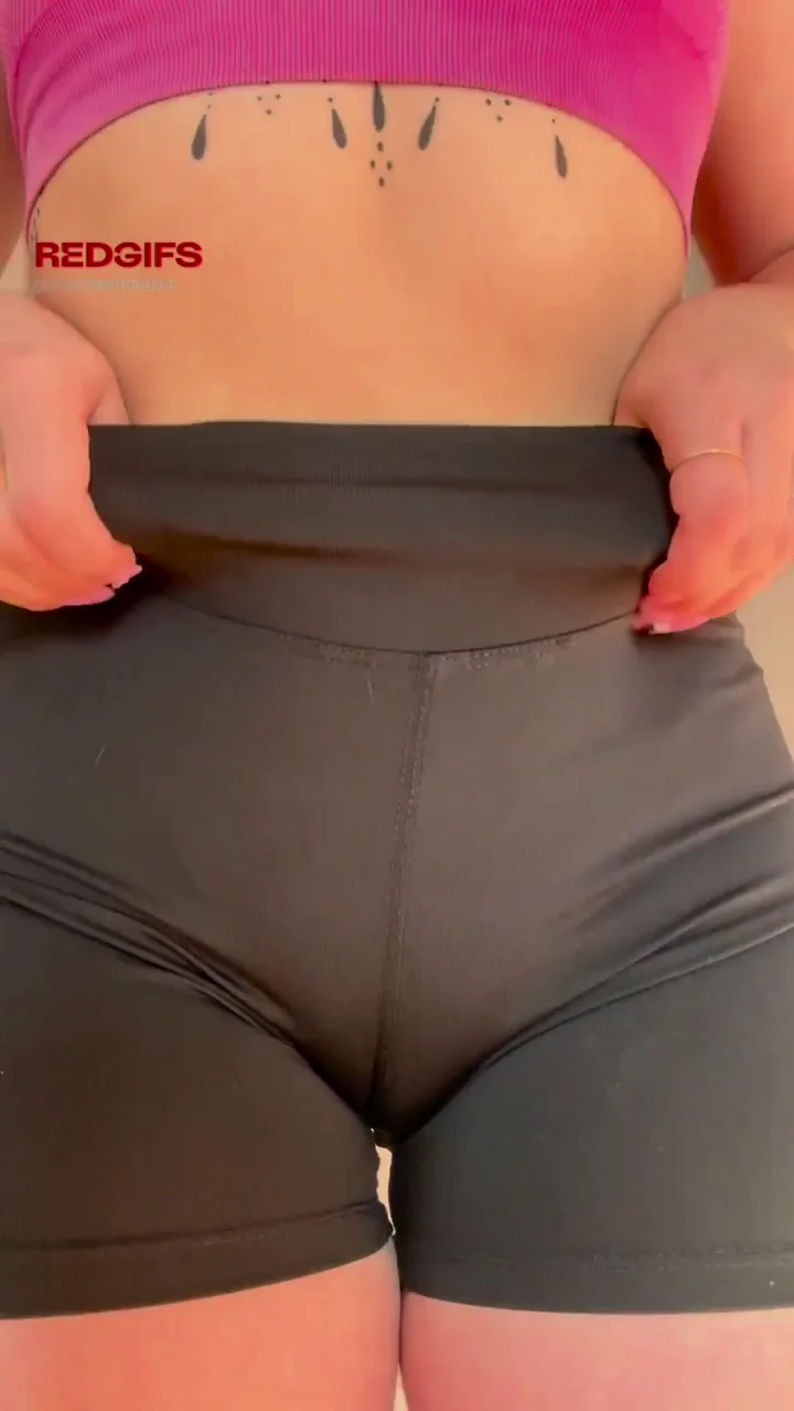 Sniff my toe than lick it please