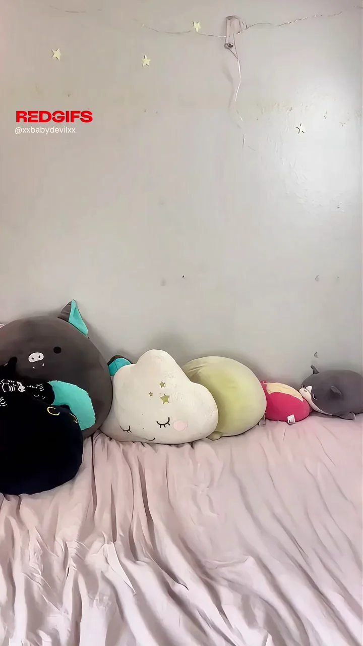 Free Use Gothic GF's Juicy Big Booty Tease 😈🍑 :3