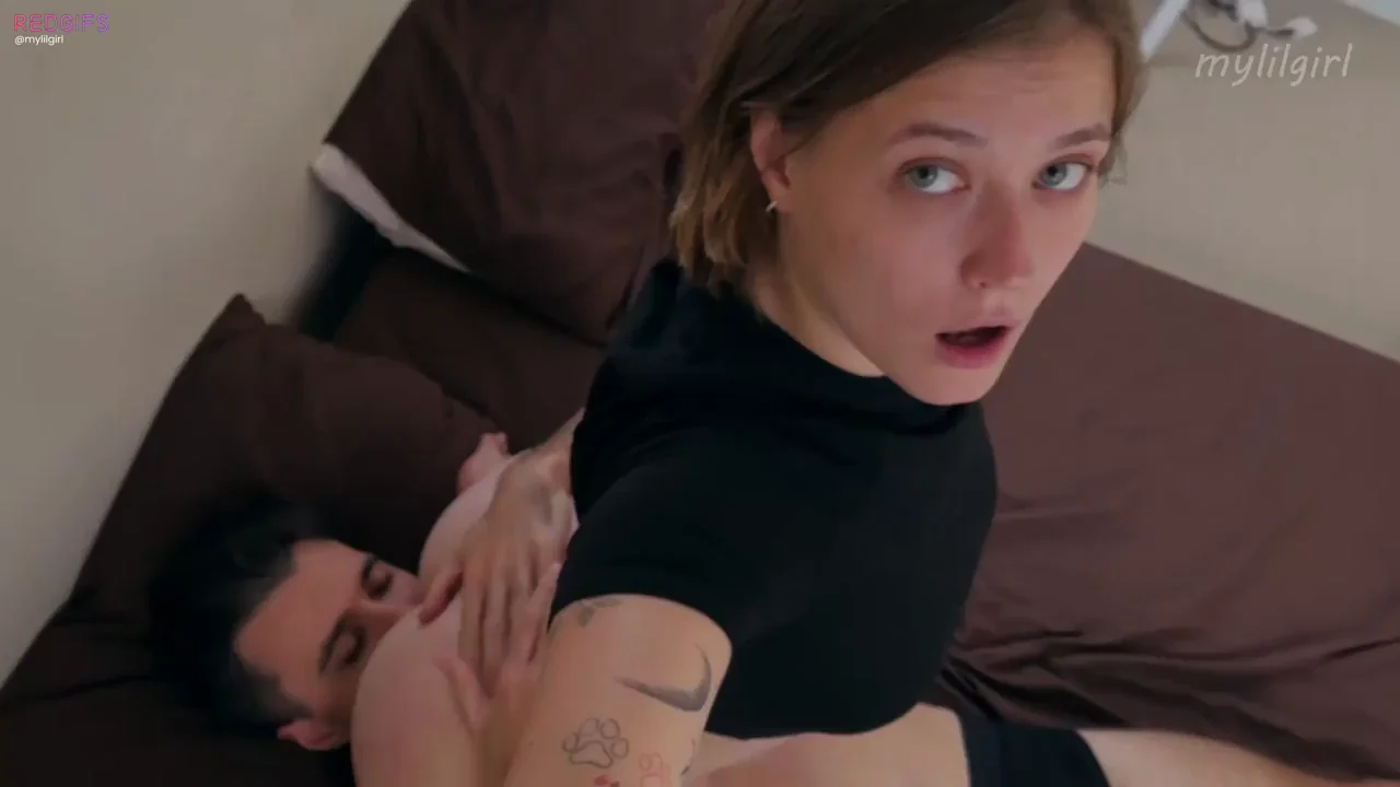 Riding His Face Like a Horny Queen 👅🍑