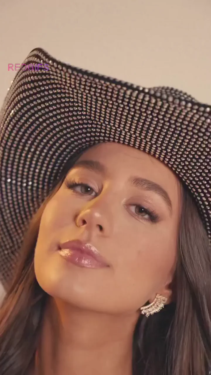 Duda Rubert's Sparkly Hat Tease 😍🔥