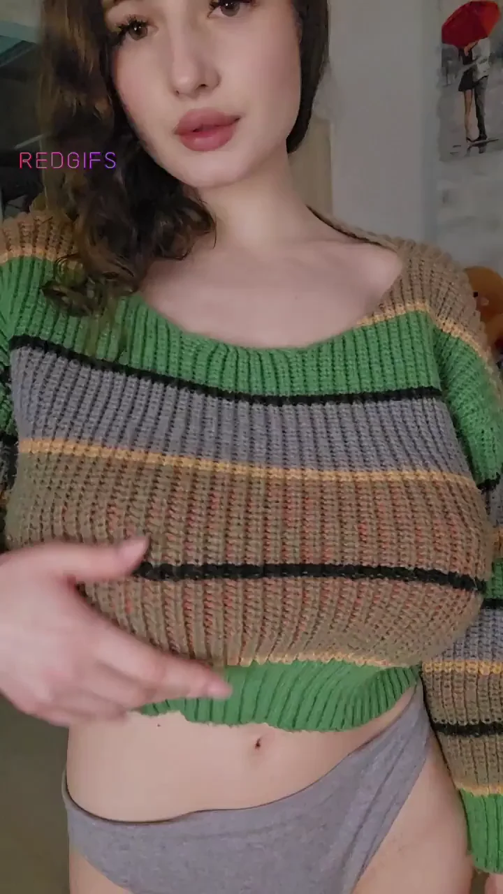 5'1 college girl DROP her 32H tits