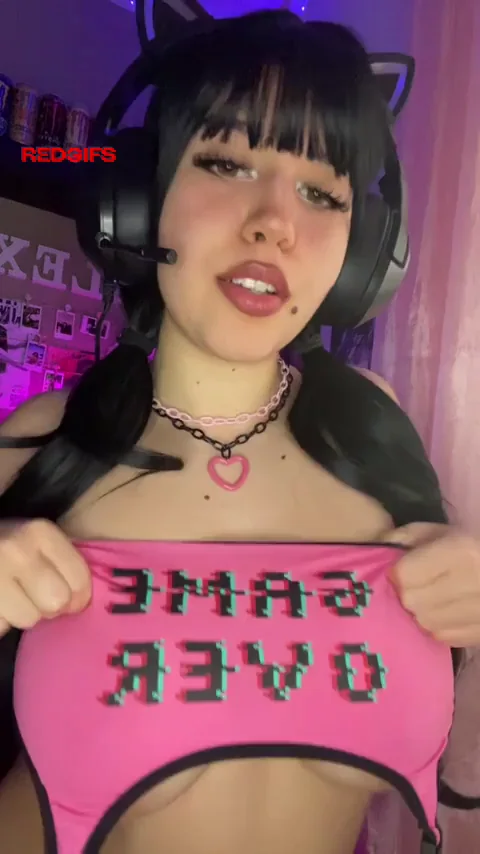 What would your reaction be if you saw me lift my shirt up like this?