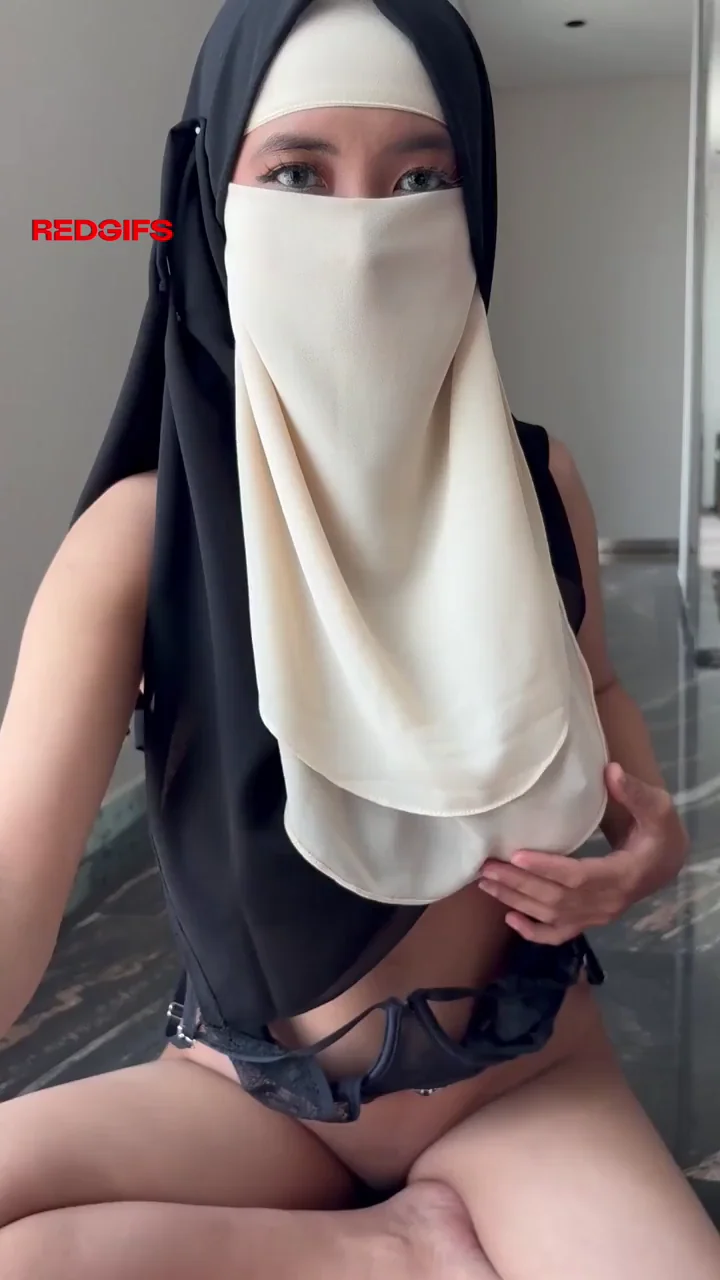 Hijab Slut Unveils Massive Jiggly Tits