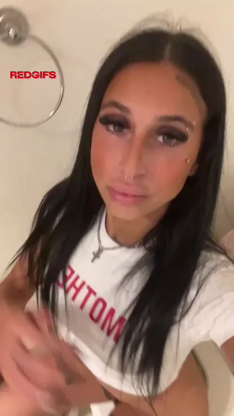 😈 Begging You to Slurp My Pussy While I Piss Wild 💦🛁