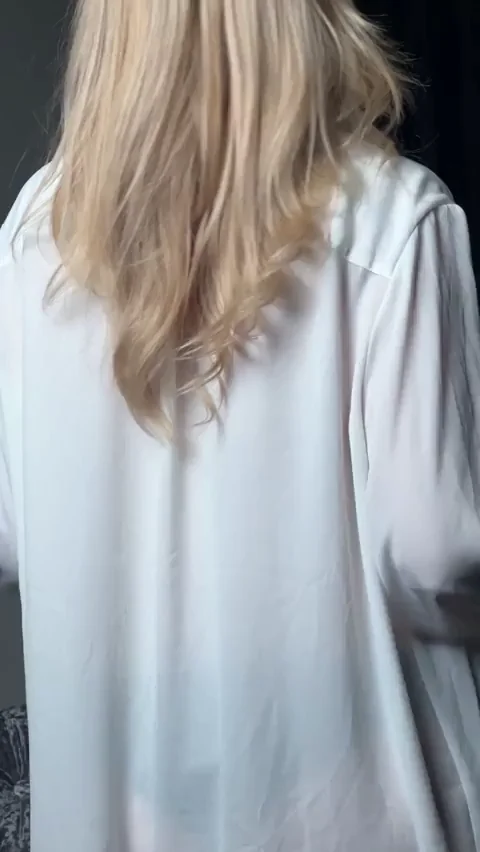 Just a friendly mom showing her pregnant body