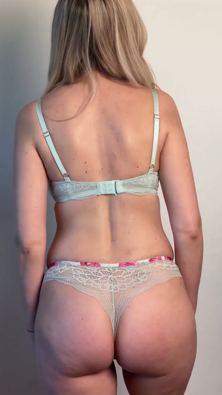Preggo MILF's Insatiable Cravings: Swollen Belly, Sagging Mega-Tits Still Begging for Action