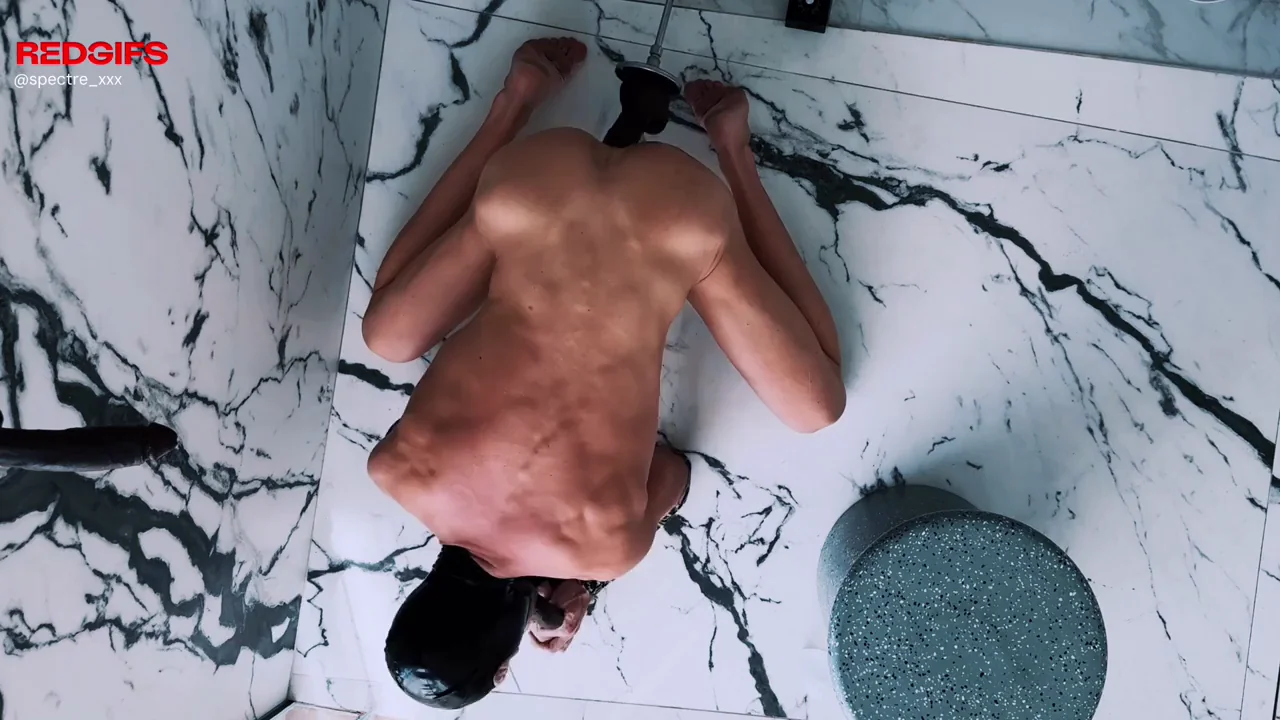 Muscle guy having fun with a fuckmachine in the shower [OC]