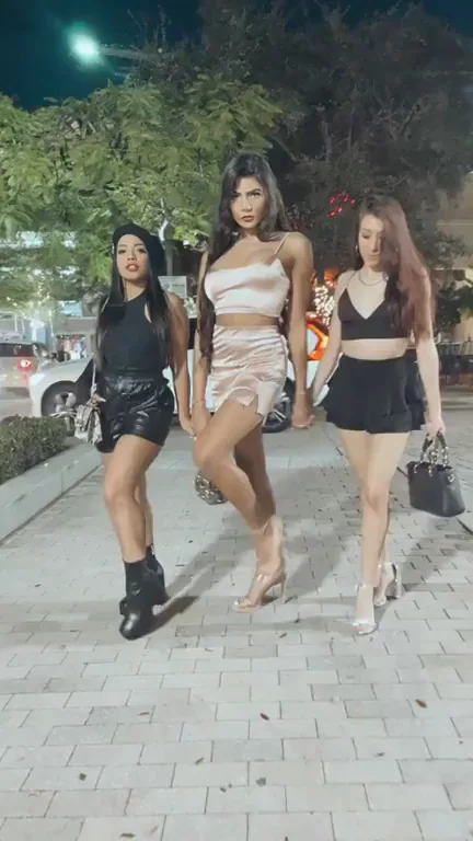 Sexy Night Walkers Strutting Their Thicc Asses 🍑🌙