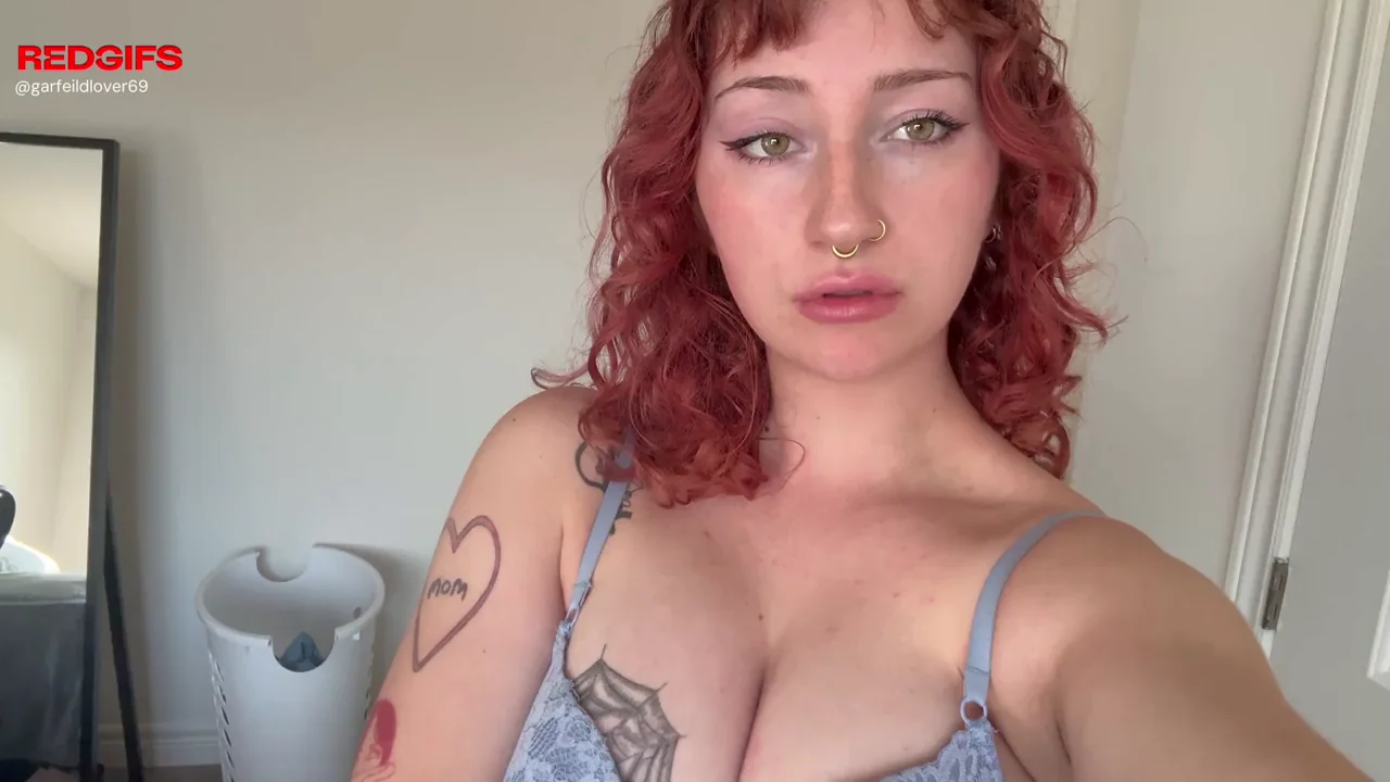 redheads always have the best… eyes