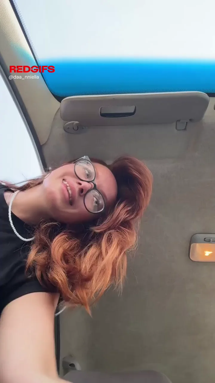 🔥 Redhead MILF's Juicy Pussy Straight from the Machine Ride 💦