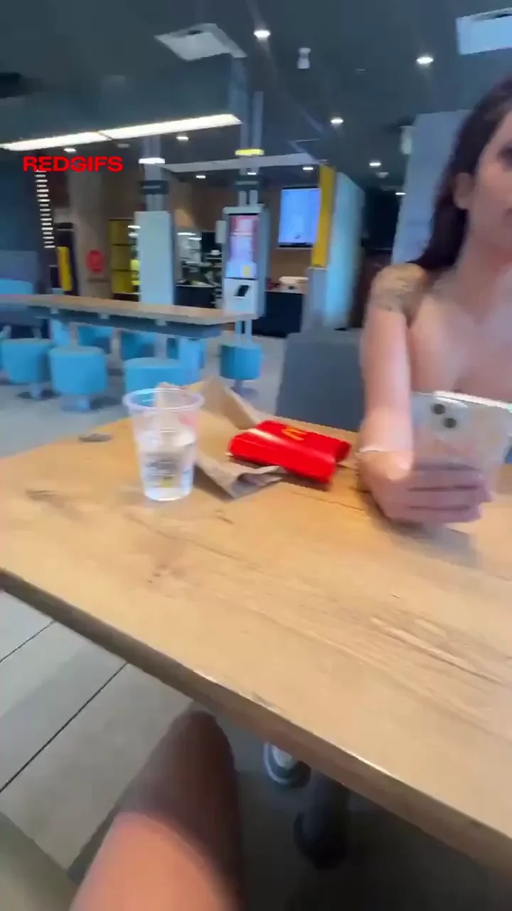I was so horny I couldn’t stop myself I didn’t even care i was squirting in public 🥵