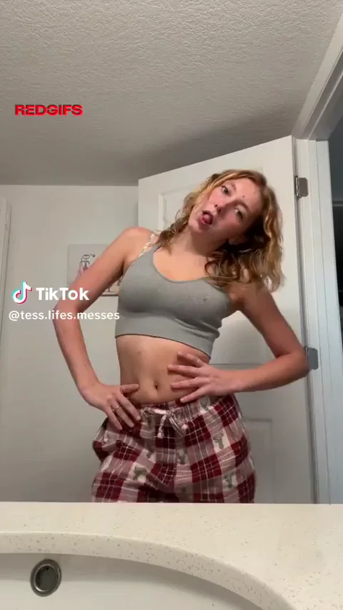 @tess.lifes.messes