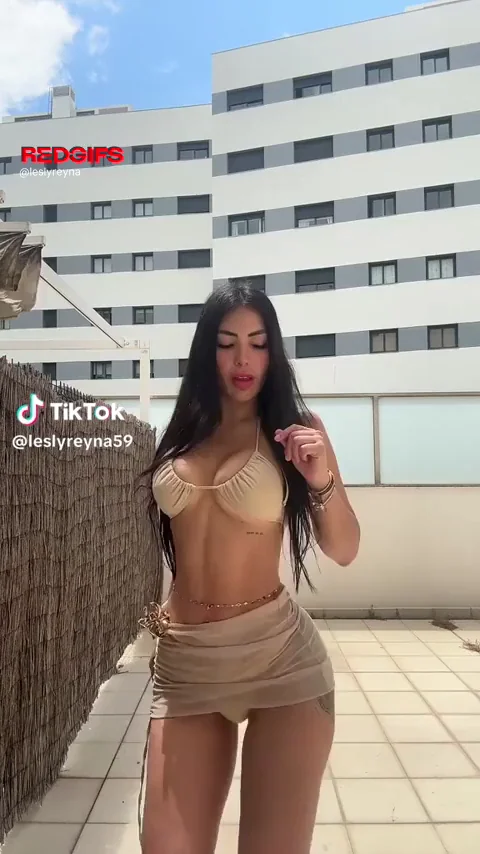 🔥 Lesly Reyna's Massive Tits Bounce in Public Balcony Tease 💦🍑