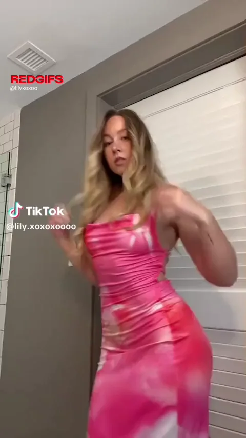 🔥 @itslilyxoxoo's Thicc PAWG Ass Twerk in Shiny Pink Dress 💦🍑