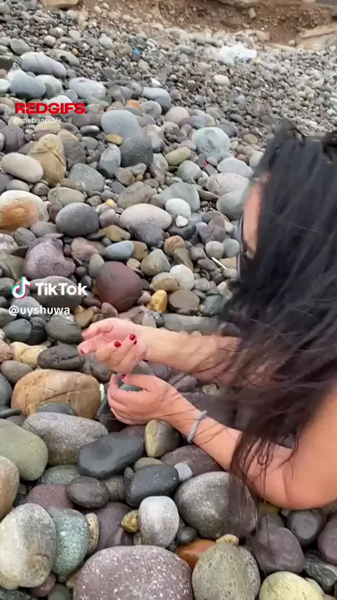 🍑 Petite Asian TikTok Babe @uyshuwa Teases Ass on Rocky Beach 💦