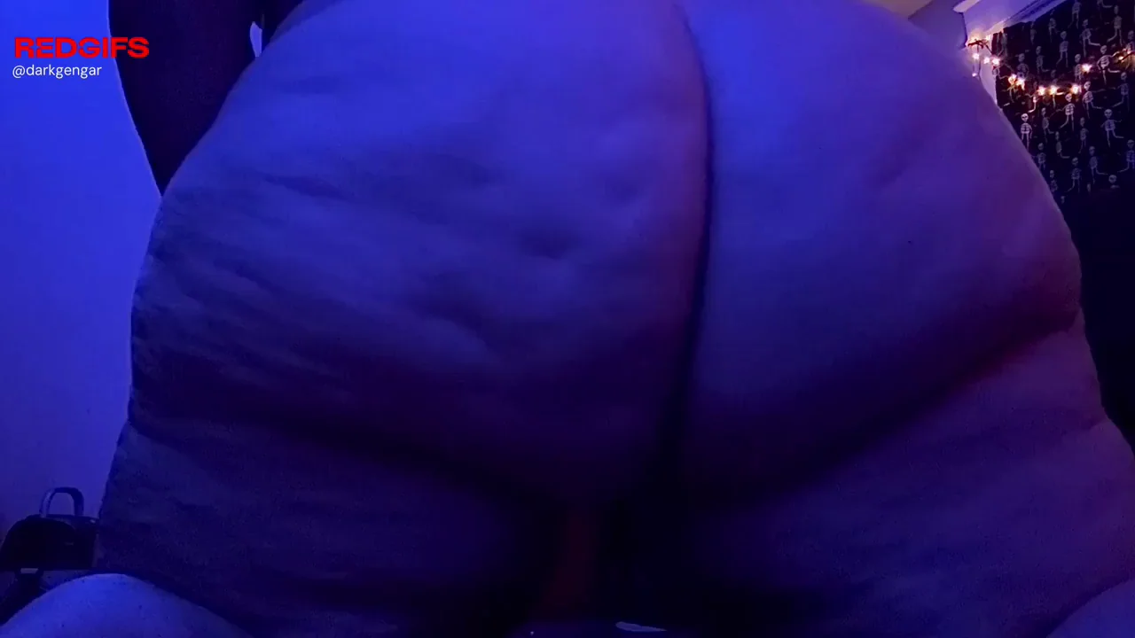 my ass jiggles a lot, but might need some help with more 😈🖤
