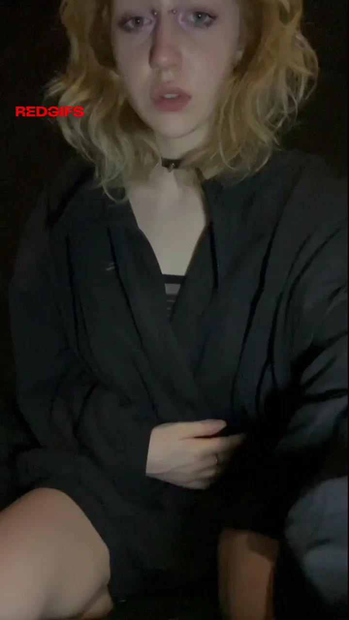Blonde Babe's Magical Strip Tease Reveal