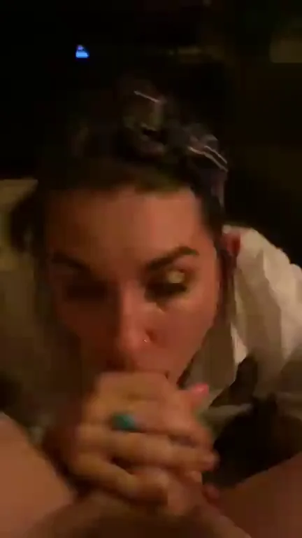 Slutty Babe Deepthroats That Fat Cock Hard 😈💦