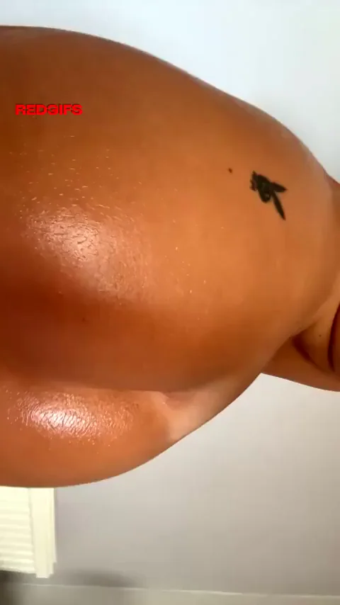 Thick Amateur Booty Tease: 'Mind If I Smother Your Face?'