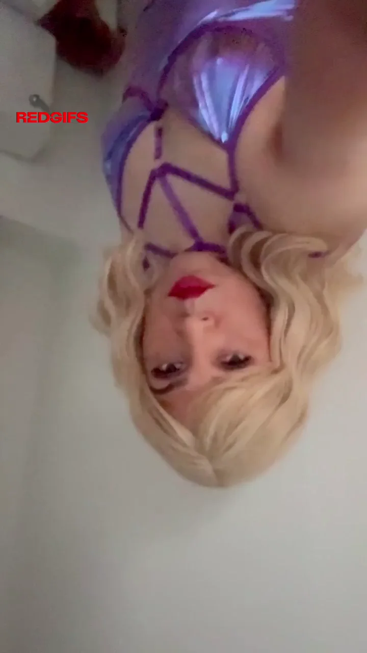 Woke up this morning so horny wish I had a boyfriend with a big dick I can have come over 😩