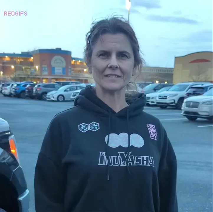 MILF Flashes Massive Tits at Baseball Game Parking Lot 😈⚾🍈🍈