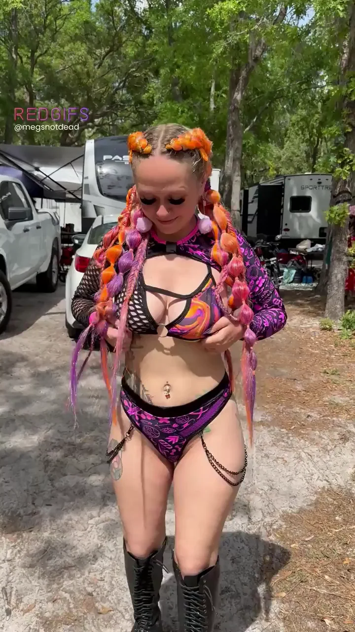 i’m always letting the girls loose at raves