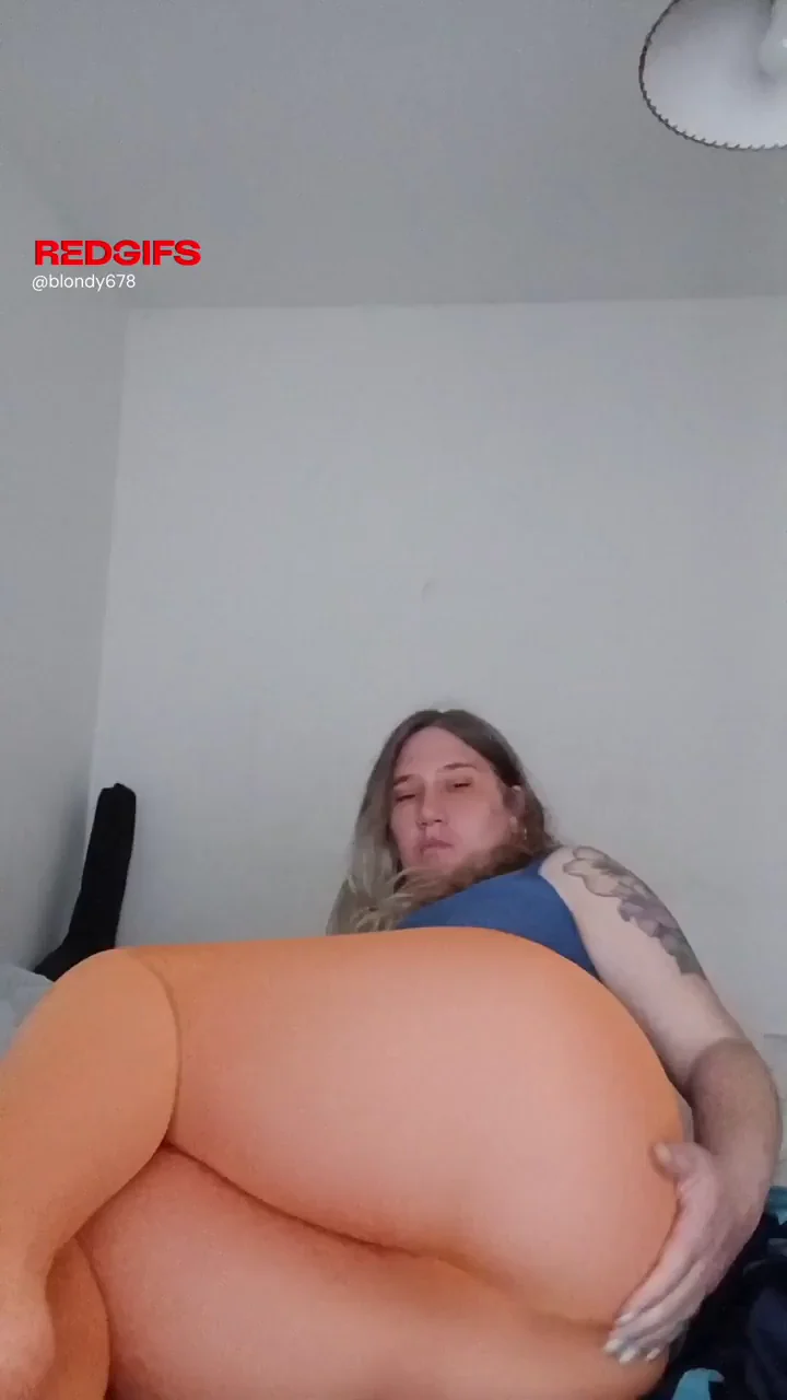 I feel very comfortable in my new orange pantyhose