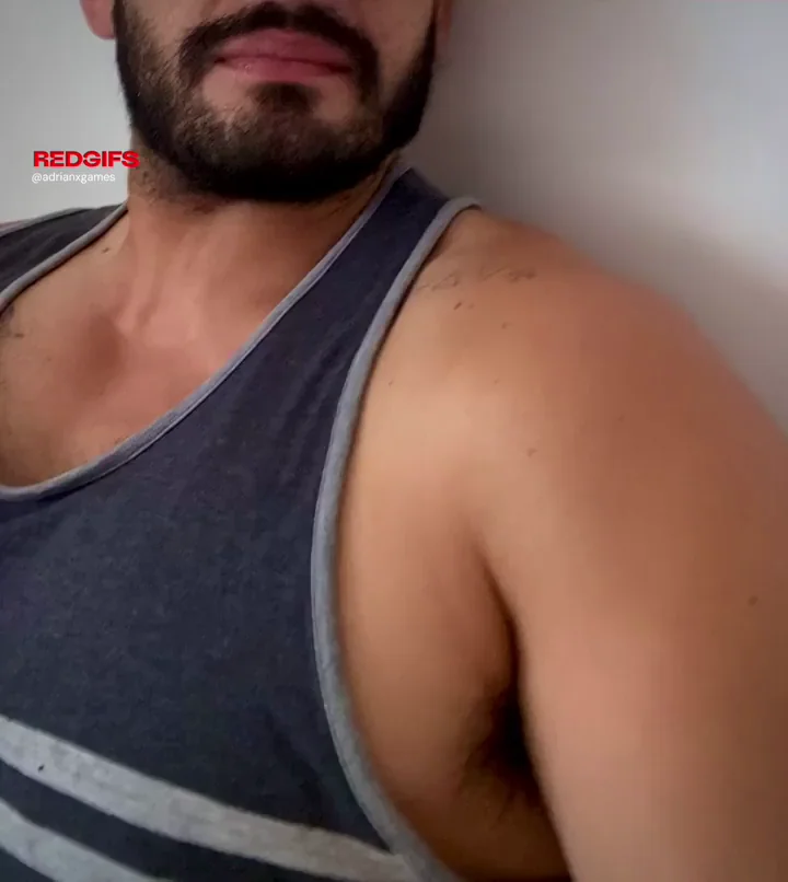 Messy Beard Hottie Flaunts Rock-Hard Thick Uncut Cock 😈🍆💦
