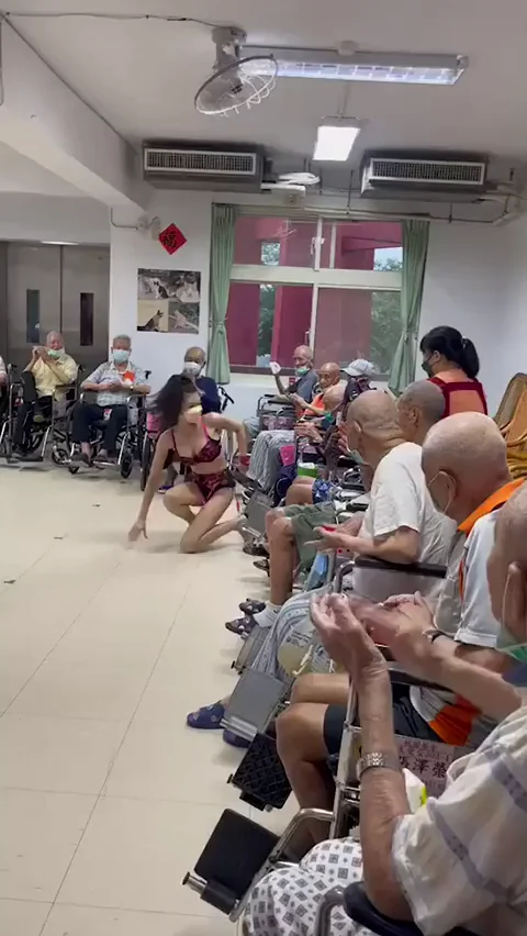 Who here is a slut for grandpa
