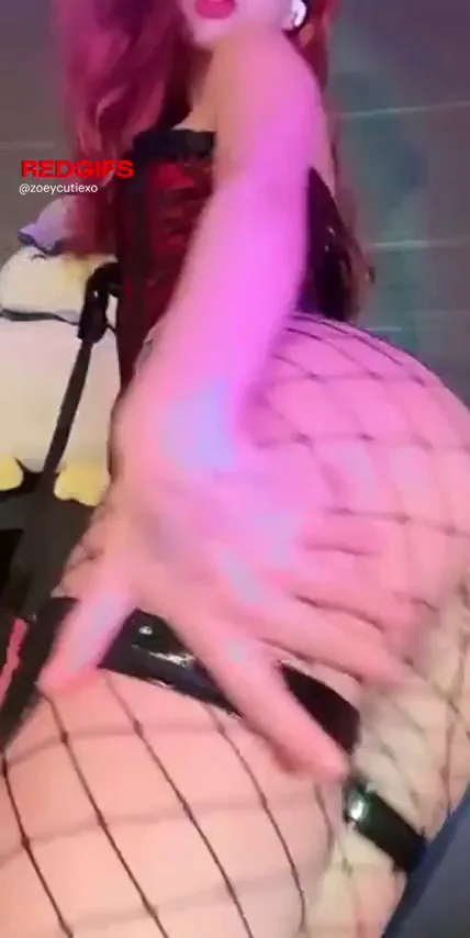 Be honest, you wanna spread these cheeks, don’t you? 🍑