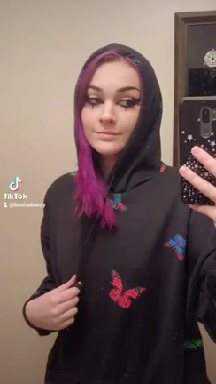Got a new big sweatshirt, had to fuck around of course