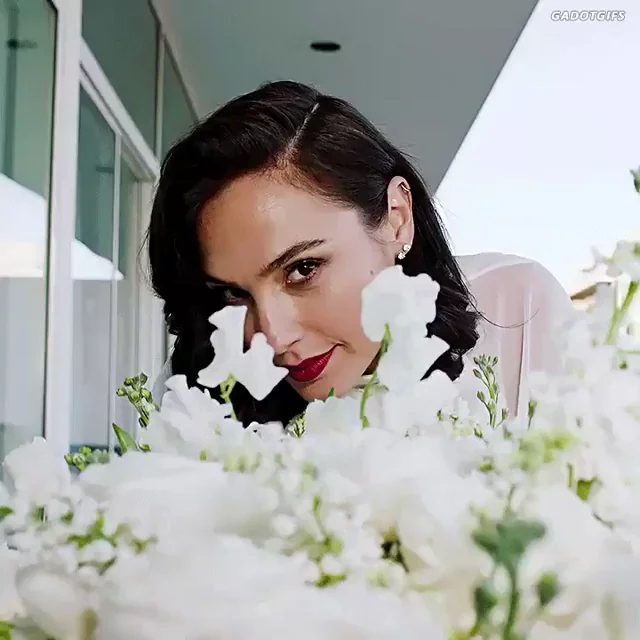 Gal Gadot's 😍 Cute Smile Makes Your Cock Throb Hard 💦