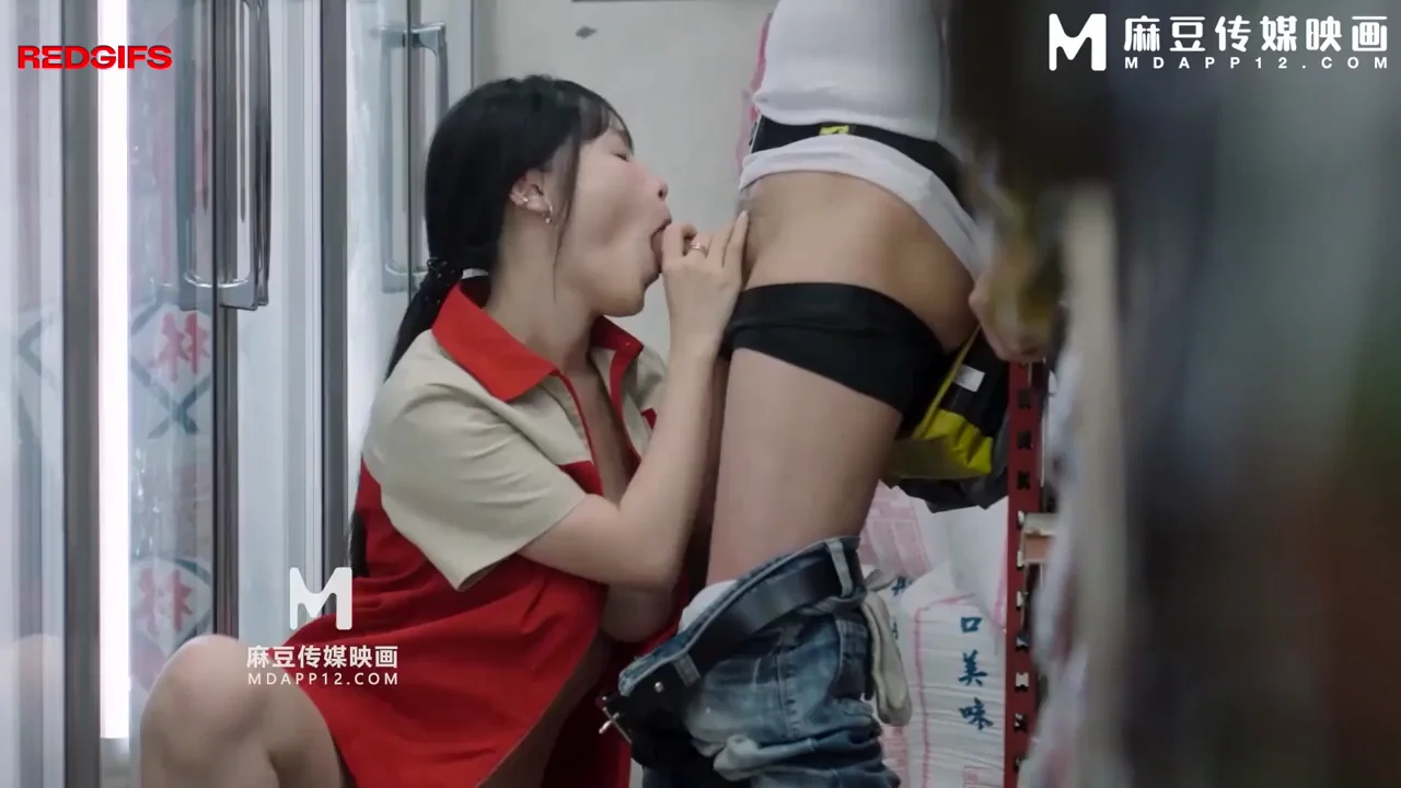 sneaky sex with the store clerk Su Chang