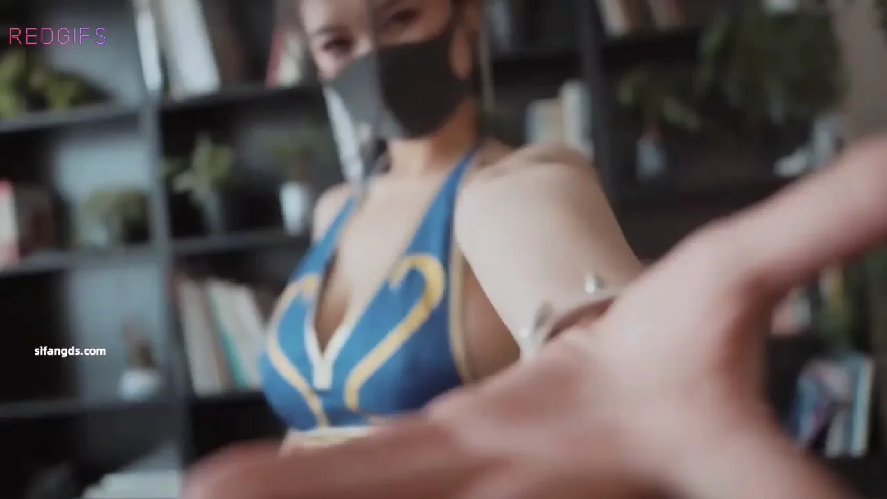 🔥 Nina's Slutty Chun-Li Cosplay Tease in Mask & Stockings 😈