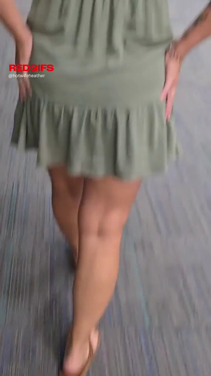 Your favorite horny mom trying to show some cubs my ass!