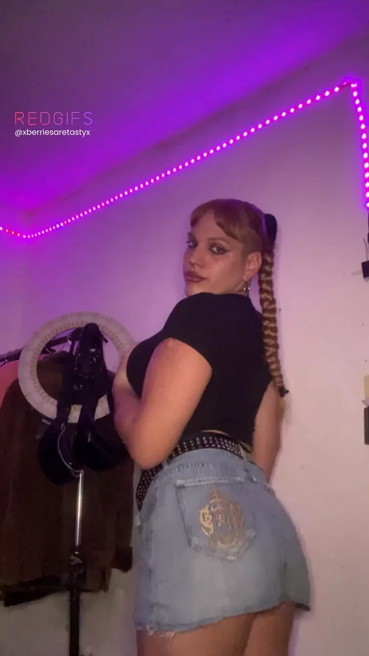 This skirt doesn’t make me hide it.. what if i hide it on you?