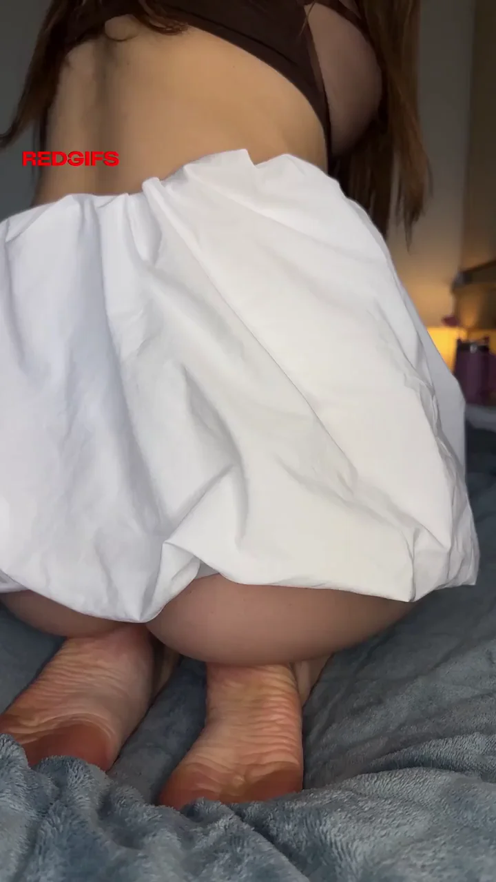 No Panties Tease: Hot Teen Bends Over & Spreads 🍑🔥