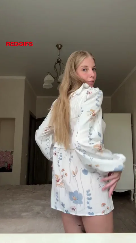 Perfect way to show you my no panties vibe