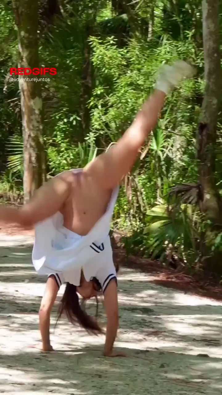 Latina Teen Flashes Juicy Pussy in Park Handstand