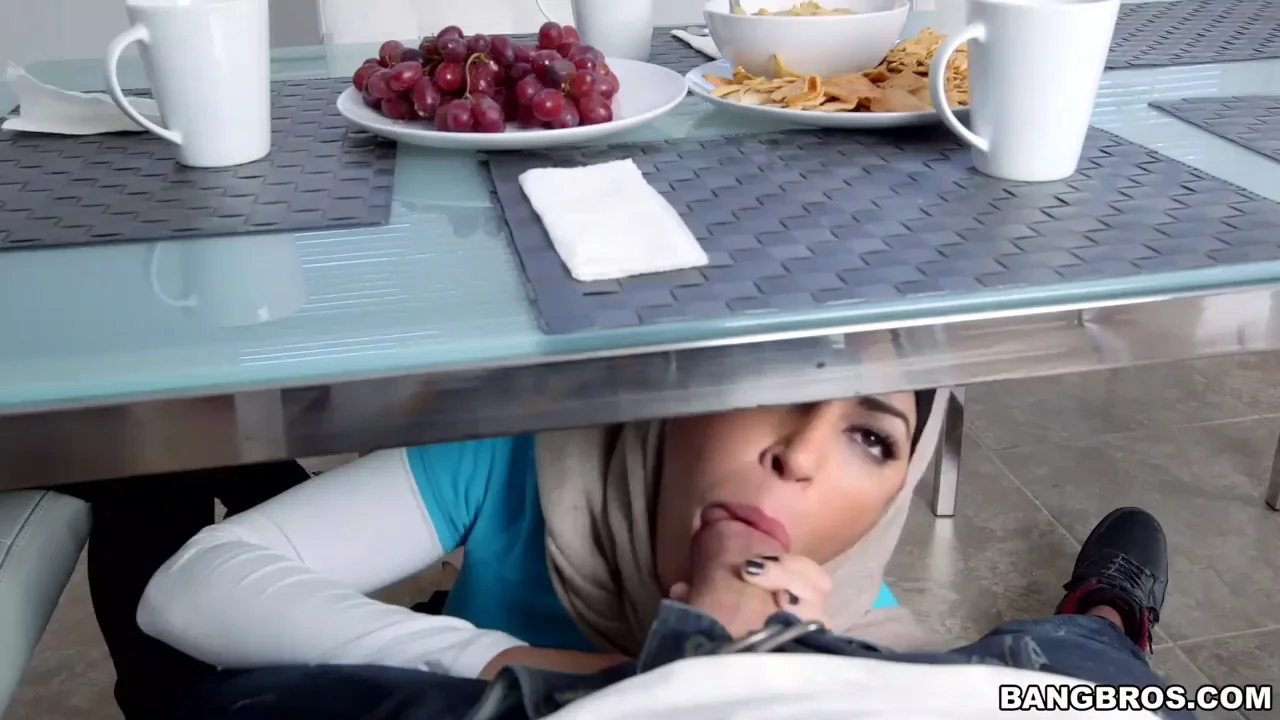 Mia Khalifa's Hijab Slut Dinner Cum Feast
