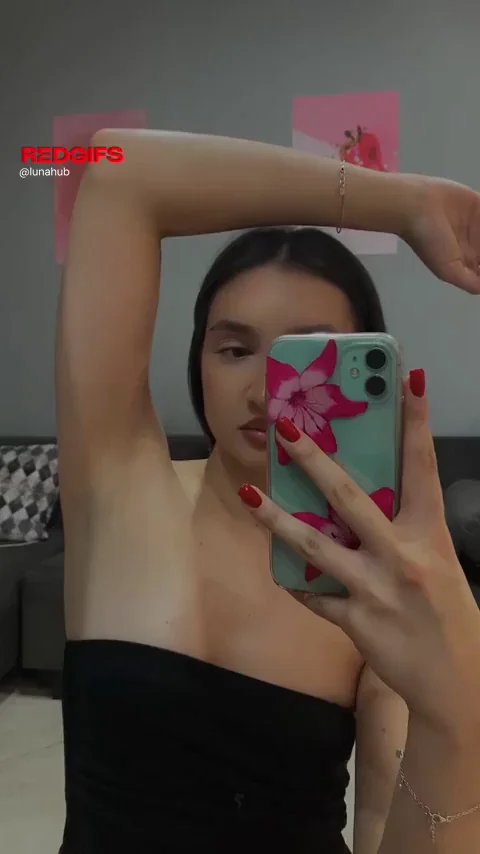 Smooth Armpits Begging for Your Tongue Worship 😍👅