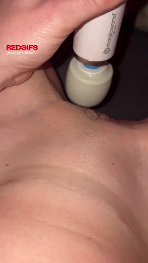 MILF's Clit Craving Your Tongue on Her Magic Wand Buzz