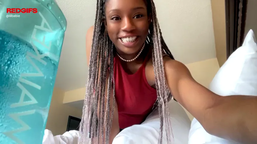 Ebony Teen's Mesmerizing Tease You Can't Ignore