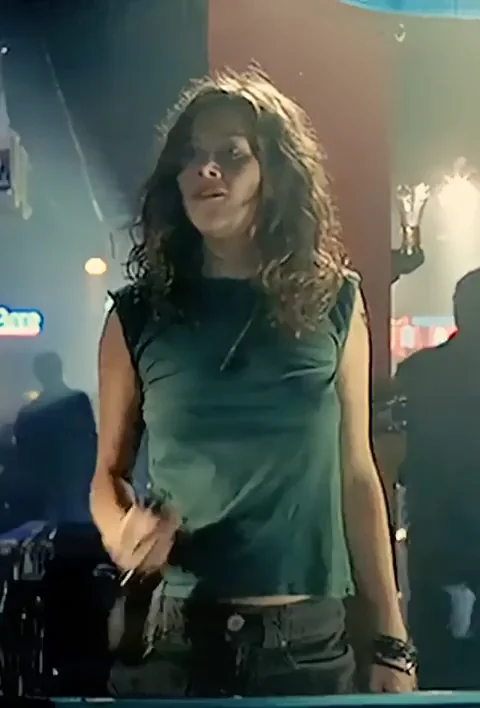 🔥 Anna Friel Topless Tease in Sultry Green Top 😈