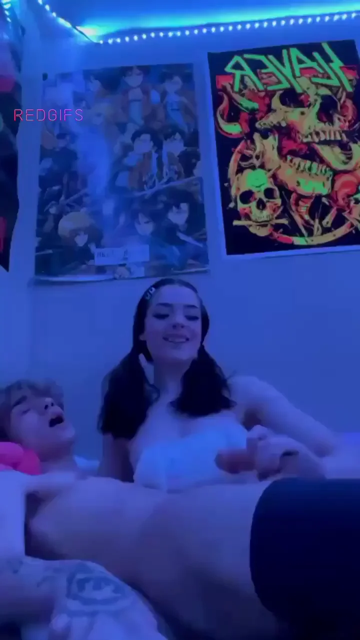 Teen milks her bf