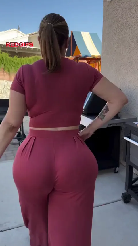 Chimo's Massive Ass Twerking in Tight Flare Pants
