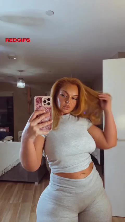 🍑 Massive Curves in Tight Flare Pants 🍑