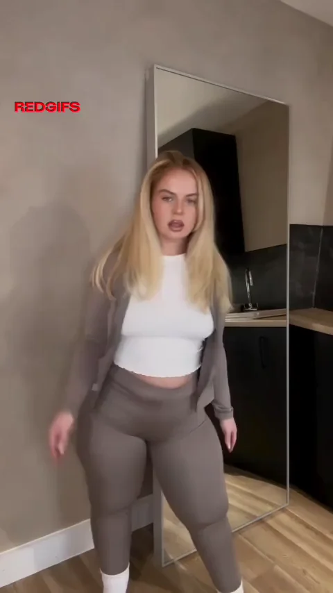 🤎 British Blonde's Massive Ass in Tight Flare Pants 🍑🔥