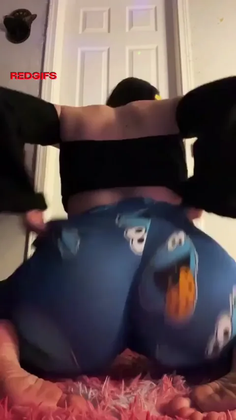 Cookie Monster Goes Wild on That Thick Booty 🍪🍑🔥